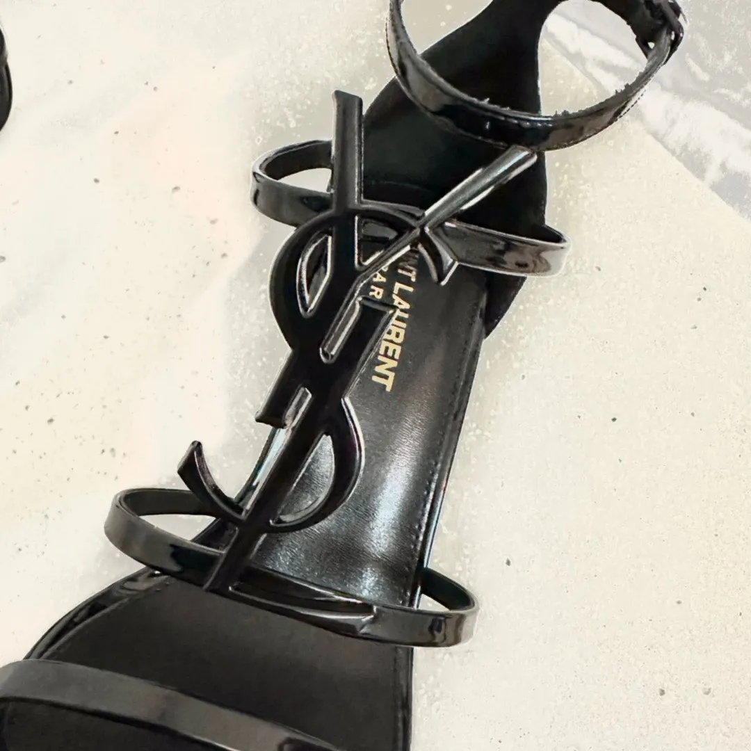 👟👟Ex-factory price 520👟👟 Women's shoes, women's clothing, correct version✅Highest version 280 ex-factory💵 YSL (Full-body customization Z👟👟Ex-factory price color) Upper: Customized imported patent leather Lining: Imported sheepskin Sole: Imported genuine leather outsole Color: Black with gold buckle, black with black buckle Heel height: 10cm Code number: 35-39 (41 and 40 are custom-made and cannot be returned or exchanged!)